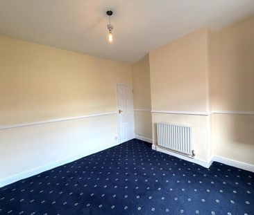 2 bedroom mid terrace to let - Photo 2