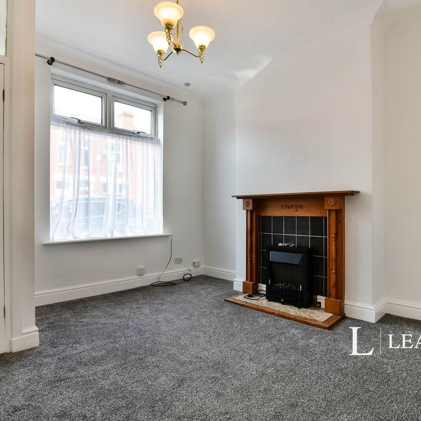 2 bedroom house to rent Lowfield Road, SK3 - Photo 1