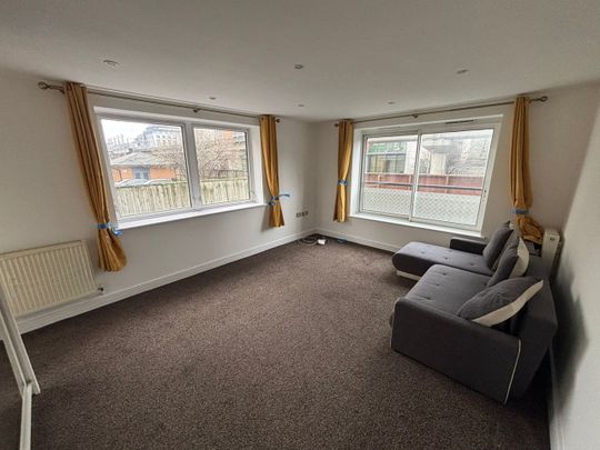 2 Bed Flat, Brighton, E14 - Photo 1