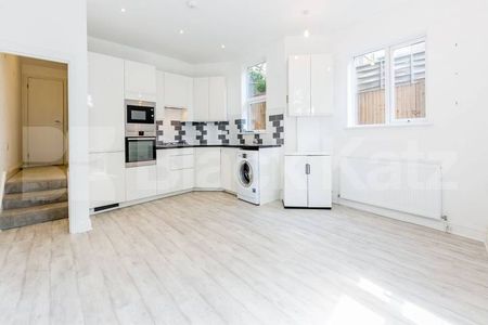 On a sought after Road in Muswell Hill a stunning 2 bedroom property with garden - Photo 4