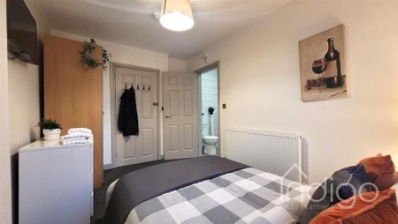 1 bedroom in a house share to rent - Photo 2