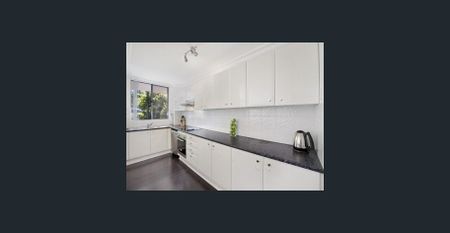 GROUND FLOOR APARTMENT - Photo 3