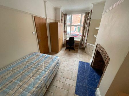 4 bedroom terraced house to rent - Photo 2