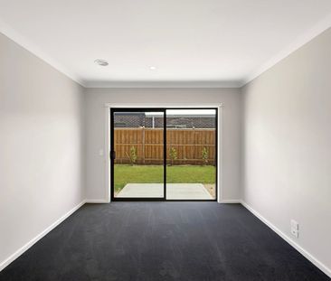 🏡 Brand New 4-Bedroom House in Thornhill Park - Photo 3