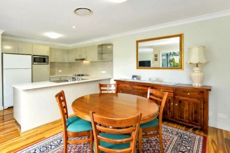 Delightful Light Filled Spacious Villa Water included in Lease - Photo 4