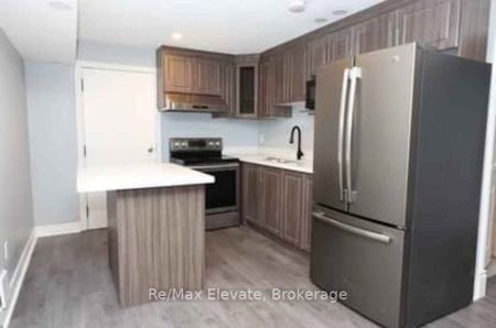 For Lease - 208 Carriage Way, Waterloo, Ontario - Photo 3