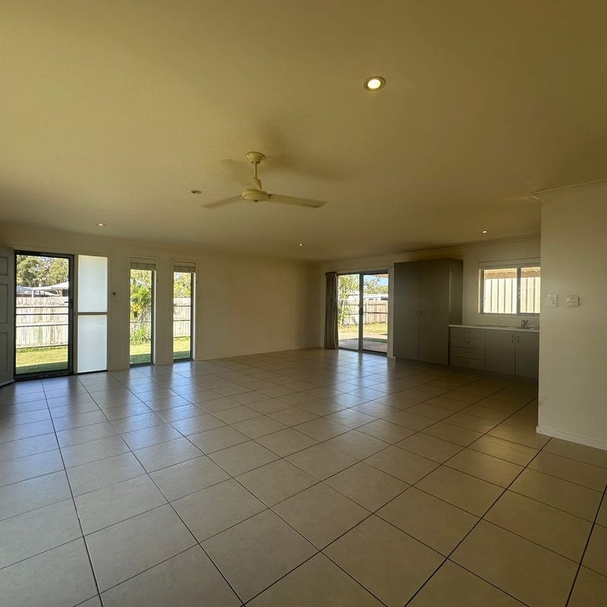 THREE BEDROOM HOME IN MOORE PARK BEACH! - Photo 1