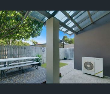 WALK TO BEACH- TOWNHOUSE, security, Lifestyle and Family! - Photo 3