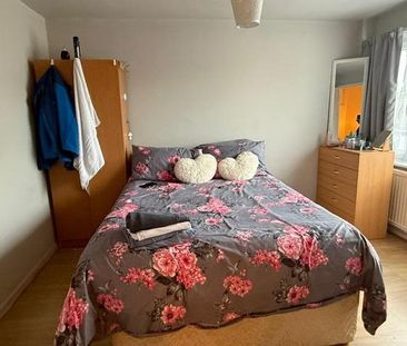 4 bedroom terraced house to rent - Photo 5