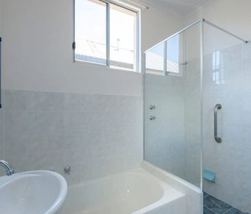 Character Cottage Living in a Prime Stepney Location - Photo 6