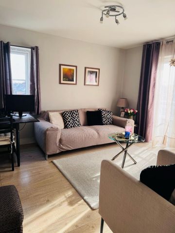 2 bedroom Flat To Let - Photo 3