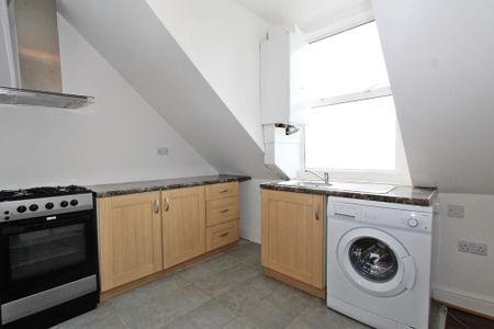 2 bedroom flat to rent - Photo 3