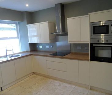 3 bedroom end of terrace house to rent - Photo 4