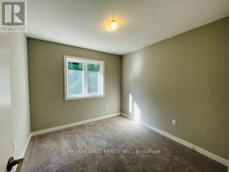 942 ROBERT FERRIE DRIVE - Photo 2