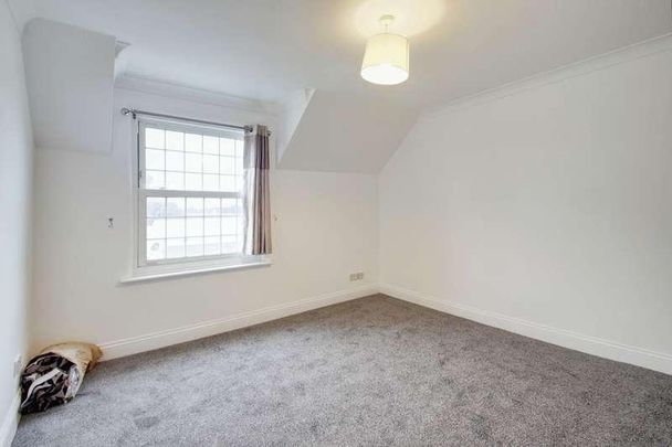 High Street, Iver, SL0 - Photo 1