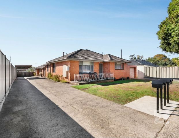 CONVENIENCE IN A PRIME DANDENONG LOCATION - Photo 1