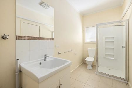 Tidy 2-Bedroom Coastal Unit for Rent – Rosebud - Photo 3