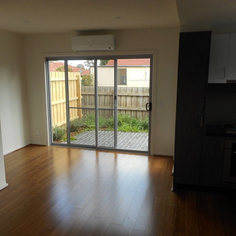 Light & Bright Two Bedroom Townhouse - Photo 1