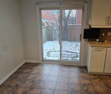 1296 Valerie Crescent W - Photo 3