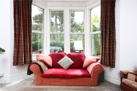 5 bedroom semi-detached house to rent - Photo 2