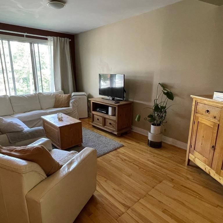 4 1/2 Ensoleillé /Parc Maisonneuve / Stationnement** - Photo 1
