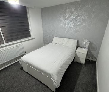 1 Bed Flat, Shaftesbury Point, E13 - Photo 5