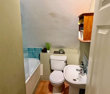 Room in a Shared House, Chiswick High Road, W4 - Photo 3