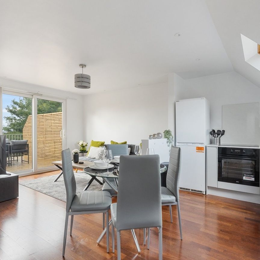 2 Bed Flat, Park Drive, NW11 - Photo 1