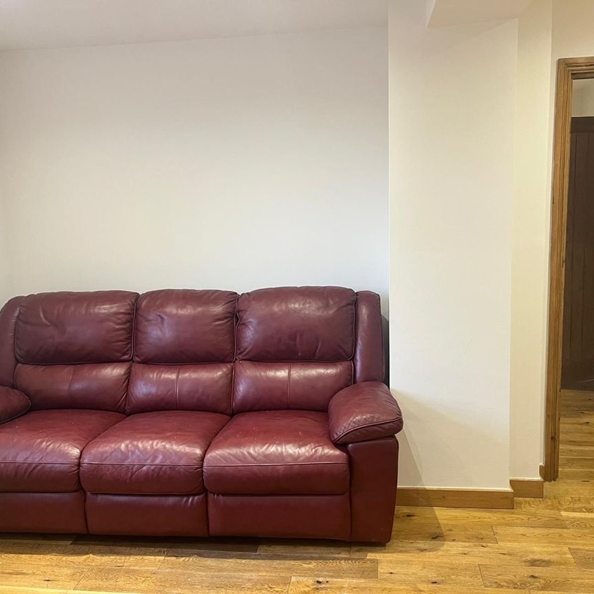 5 Bed Terraced House, Hoylake Road, W3 - Photo 1