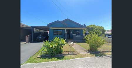 3 BEDROOM HOUSE - Photo 3