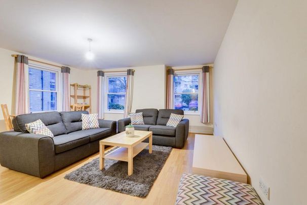 2 bedroom flat to rent - Photo 1