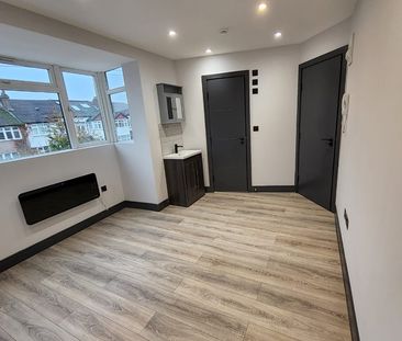 Studio Flat, Glenister Park Road, SW16 - Photo 5