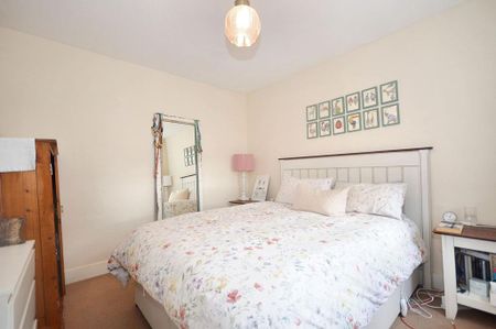 3 bedroom flat to rent - Photo 3