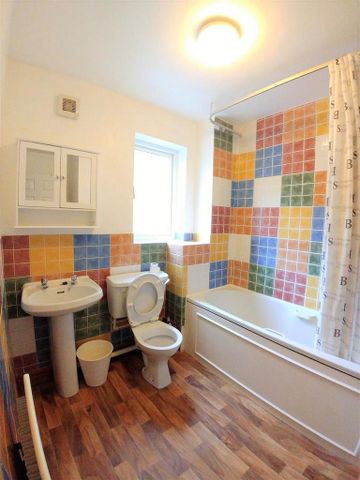 3 bedroom private hall to rent - Photo 4