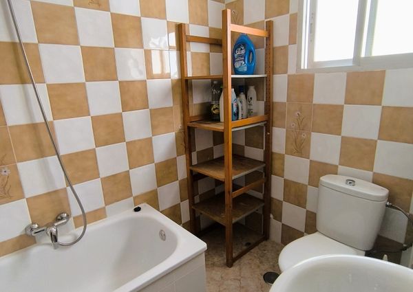 Spacious 3-bedroom apartment for rent in Málaga