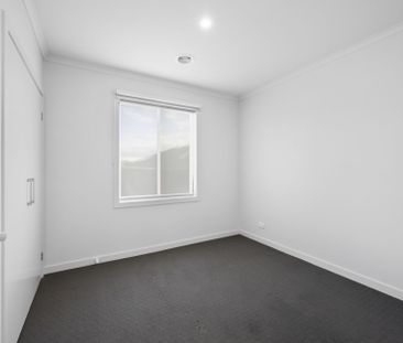 70 Canopy Ave, Alfredton VIC 3350 - Photo 1