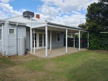 3 BEDROOM FAMILY HOME - Photo 3