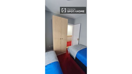 Room in shared apartment for rent in The Coombe, Dublin - Photo 5
