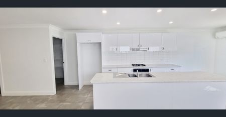 Modern Charm - Photo 3