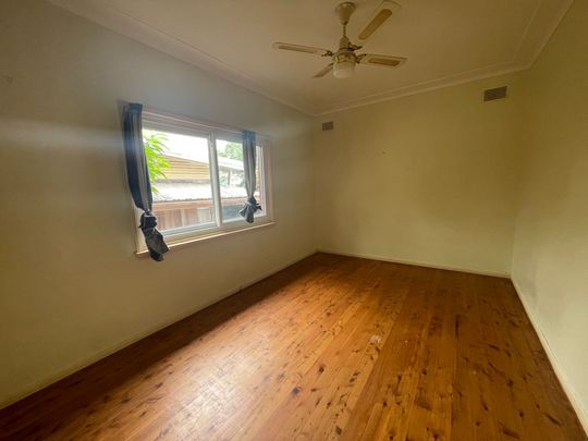 Prime Location! - Photo 1