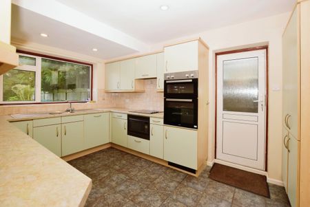 4 bedroom detached house to rent - Photo 4