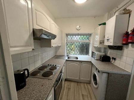 Eden Crescent (room 4), Burley, Leeds - Photo 4