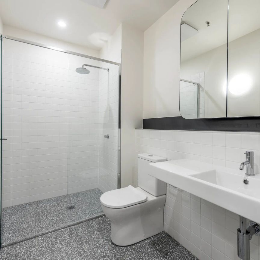 Modern 2 Bedroom Apartment - Photo 1