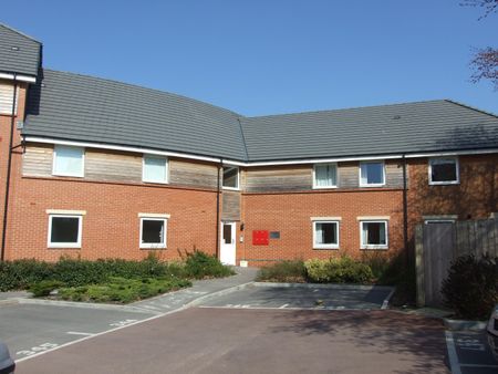Chain Court, Swindon, Old Town - Photo 3