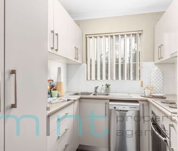Spacious Two-Bedroom Apartment in a Convenient Location - Photo 4