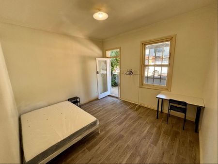 6-bedroom shared house, Eighth Street - Photo 3