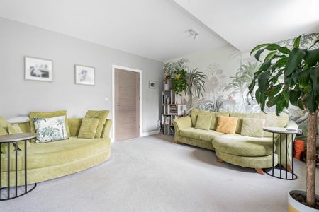 Helena Crescent, Fairfield, SG5 4SA - Photo 2