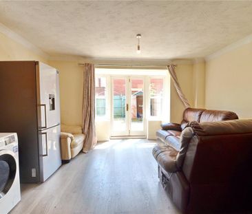 5 bedroom end of terrace house to rent - Photo 1