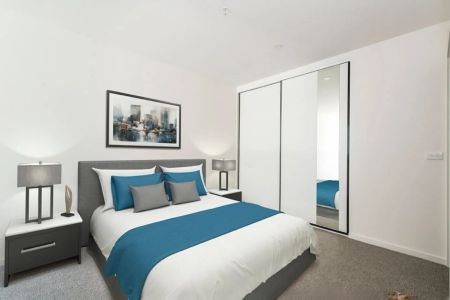 Spacious light filled furnished two bedroom, two bathroom apartment - Photo 4