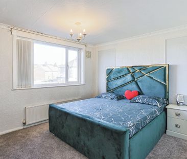 Asket Avenue, Leeds - Photo 1